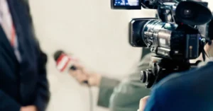 kommaustria verhaengt verwaltungsstrafen ueber verantwortliche von zwei mediendiensteanbietern min