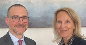 neue partnerin bei lawyers more ulrike farnik verstaerkt legal executive search min