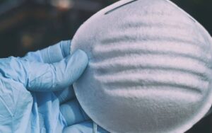 vki schutzmaskenhersteller silvercare wegen irrefuehrender werbung verurteilt titelbild rechteasy