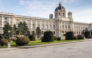 wirtschaftsbund mit kocher holt kurz einen renommierten experten ins regierungsteam titelbild rechteasy